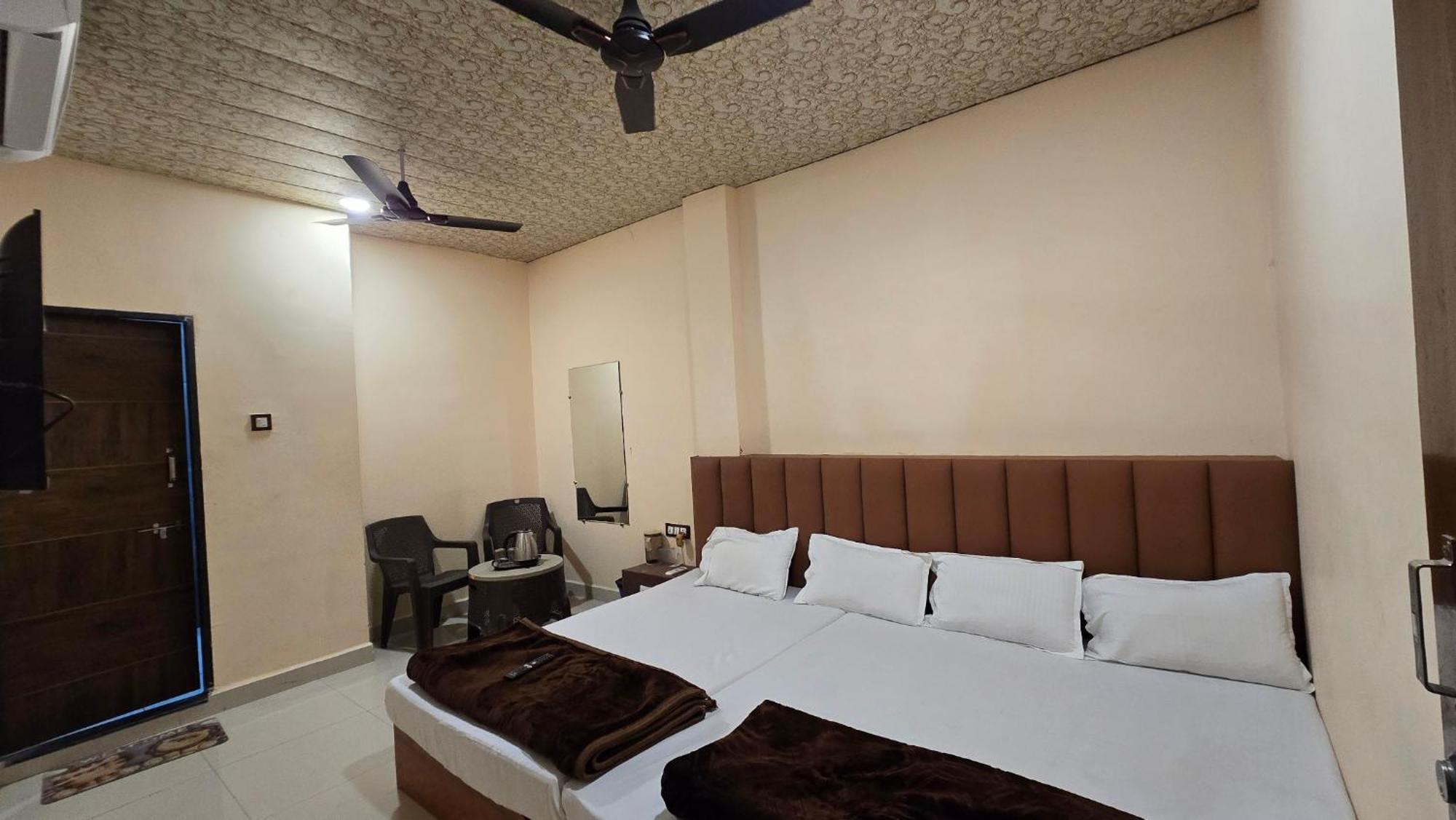 Hotel Maheshwari Green'S Ujjain Ngoại thất bức ảnh