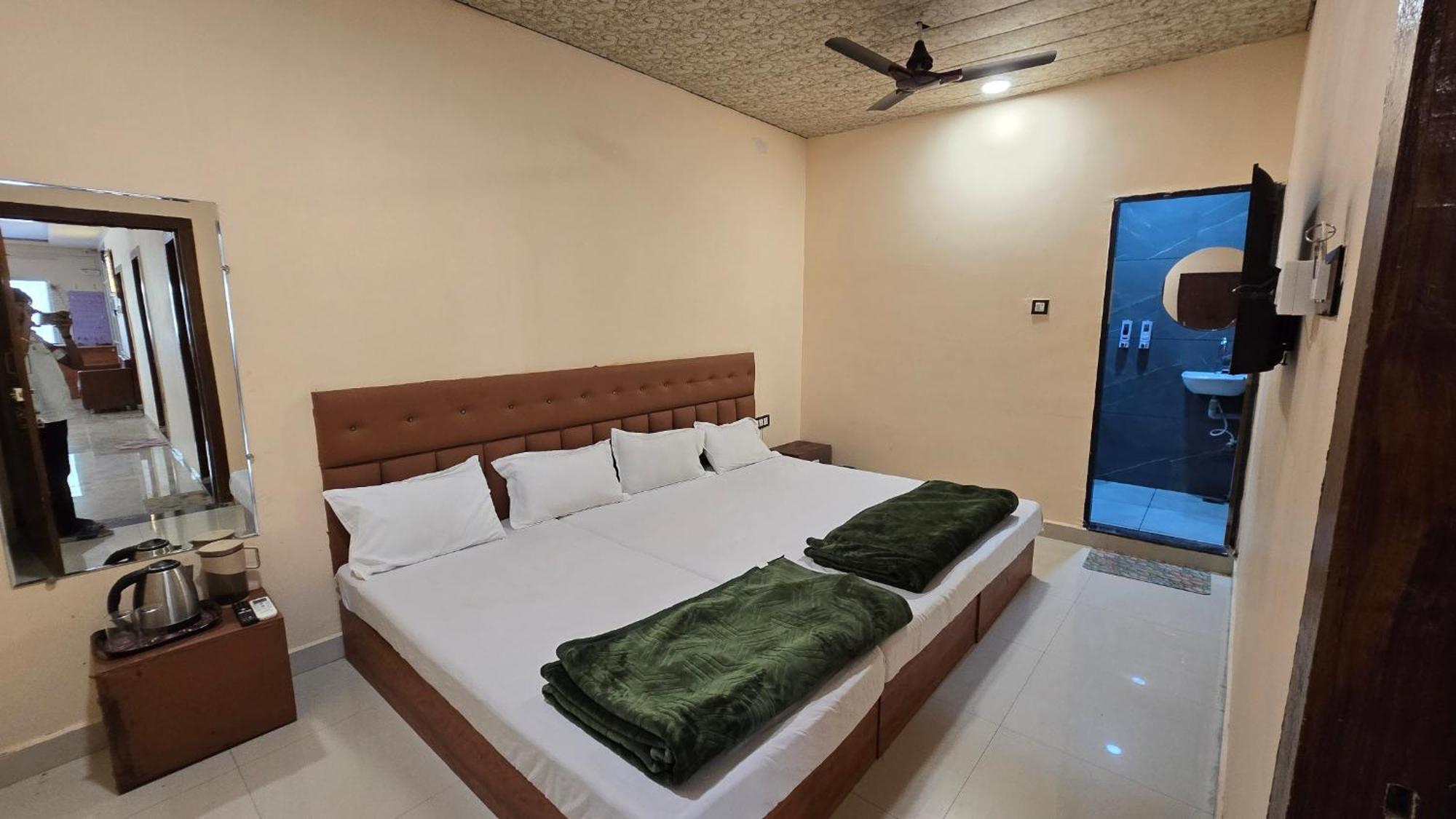 Hotel Maheshwari Green'S Ujjain Ngoại thất bức ảnh