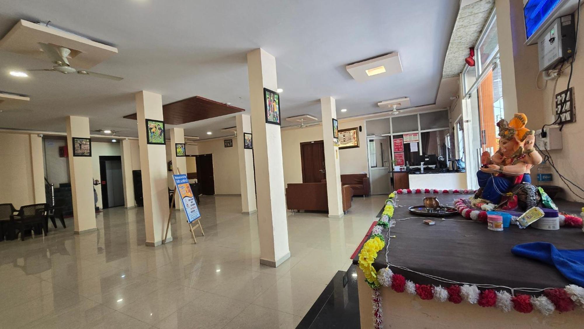 Hotel Maheshwari Green'S Ujjain Ngoại thất bức ảnh