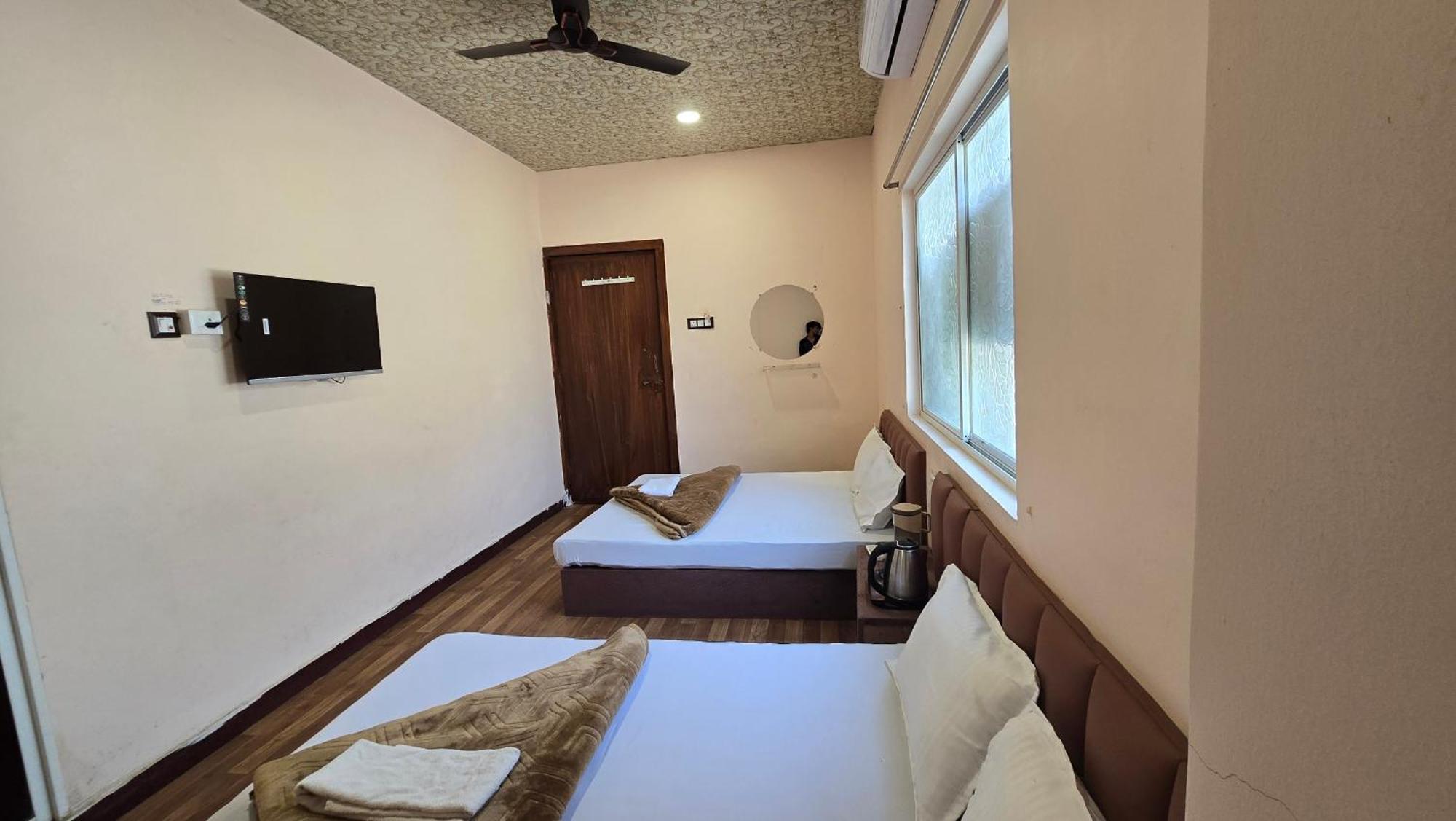 Hotel Maheshwari Green'S Ujjain Ngoại thất bức ảnh