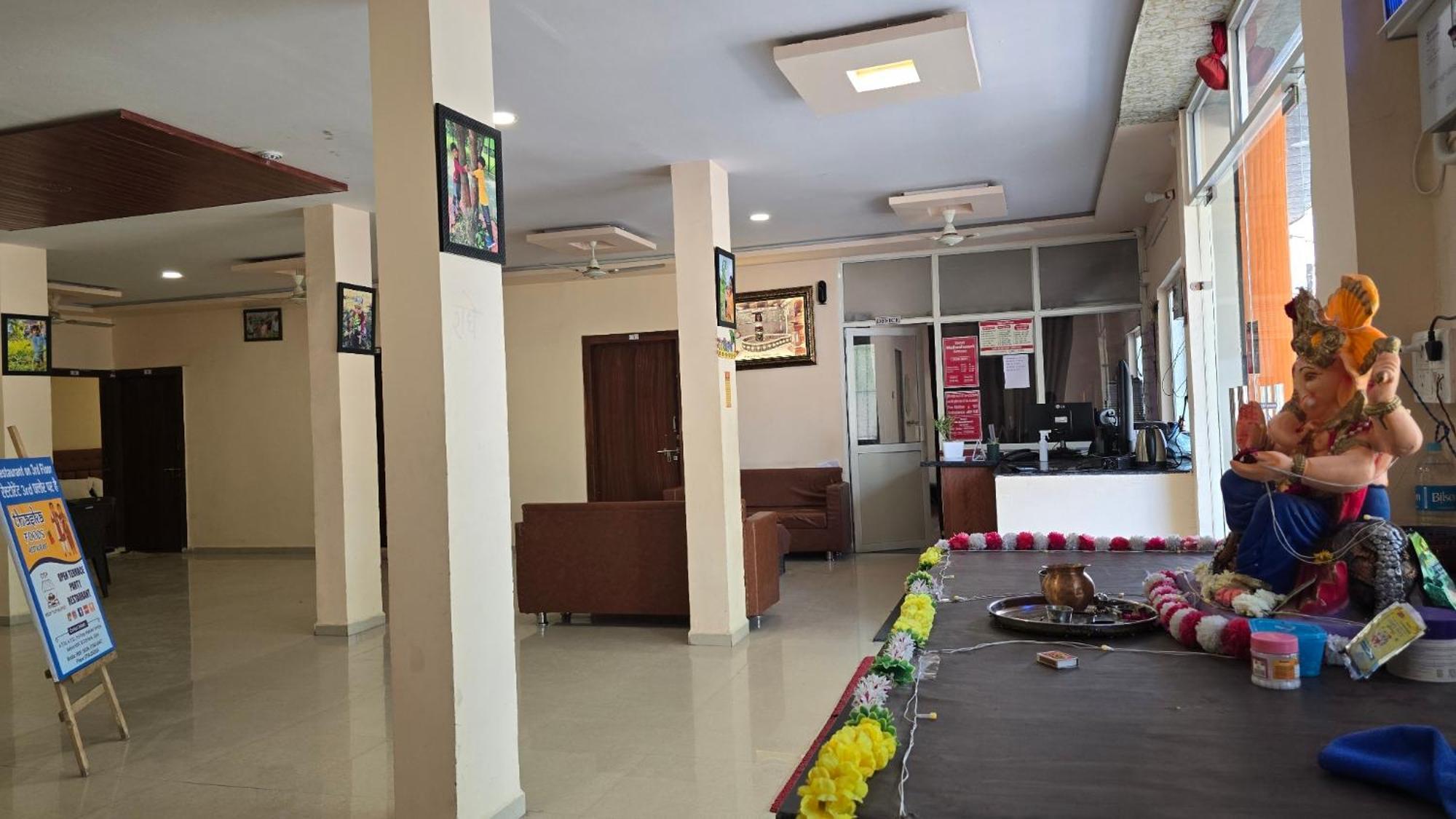 Hotel Maheshwari Green'S Ujjain Ngoại thất bức ảnh