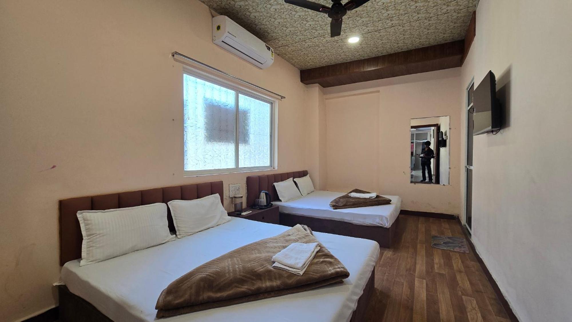 Hotel Maheshwari Green'S Ujjain Ngoại thất bức ảnh