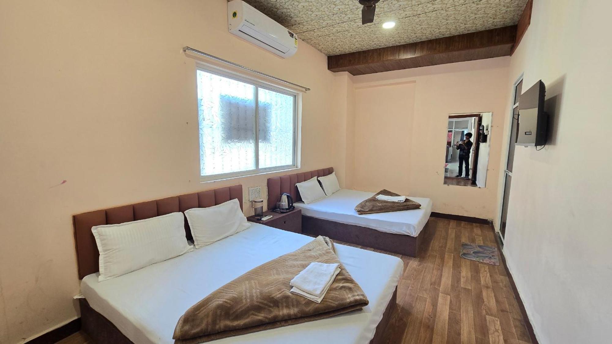 Hotel Maheshwari Green'S Ujjain Ngoại thất bức ảnh