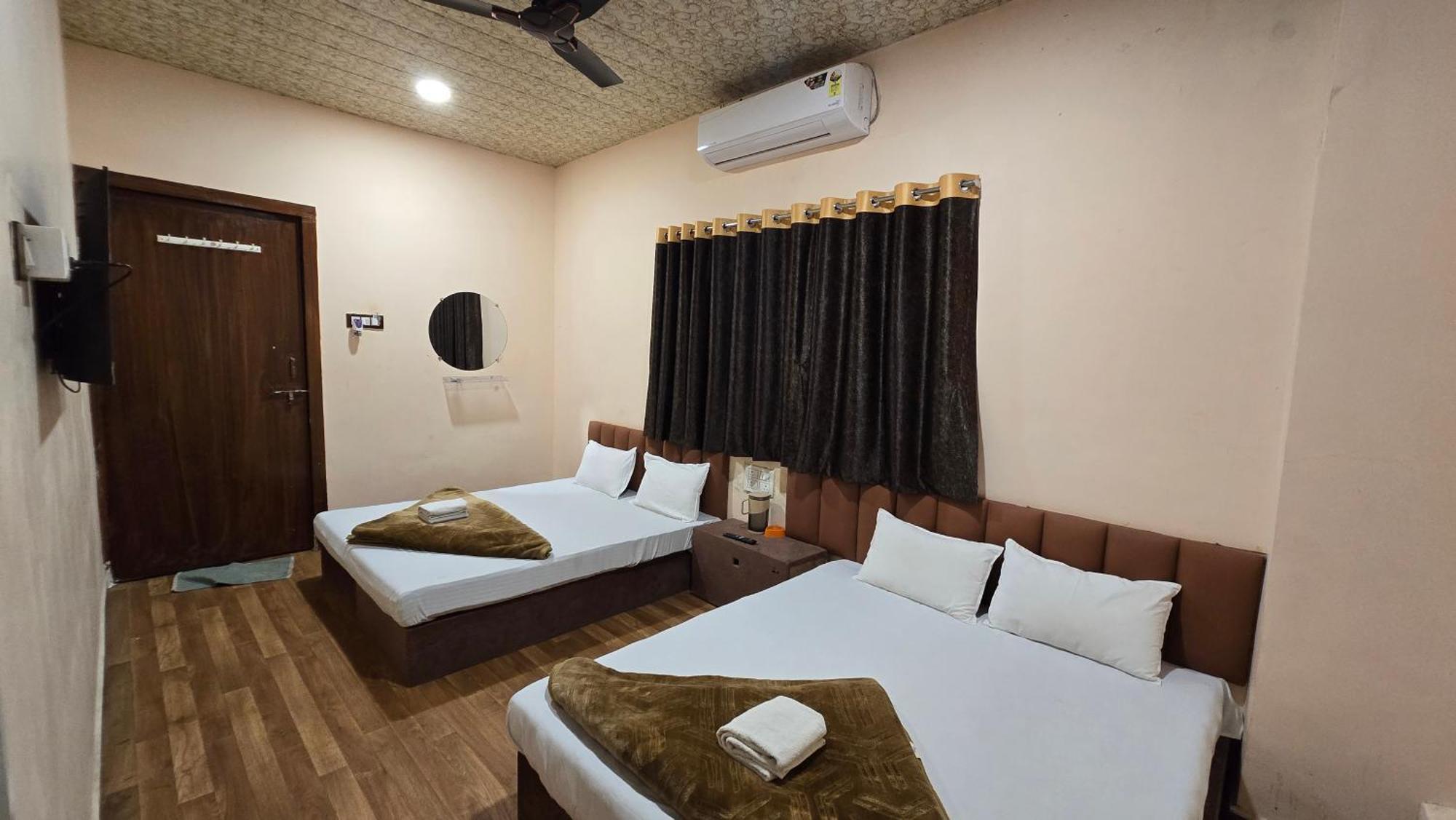 Hotel Maheshwari Green'S Ujjain Ngoại thất bức ảnh