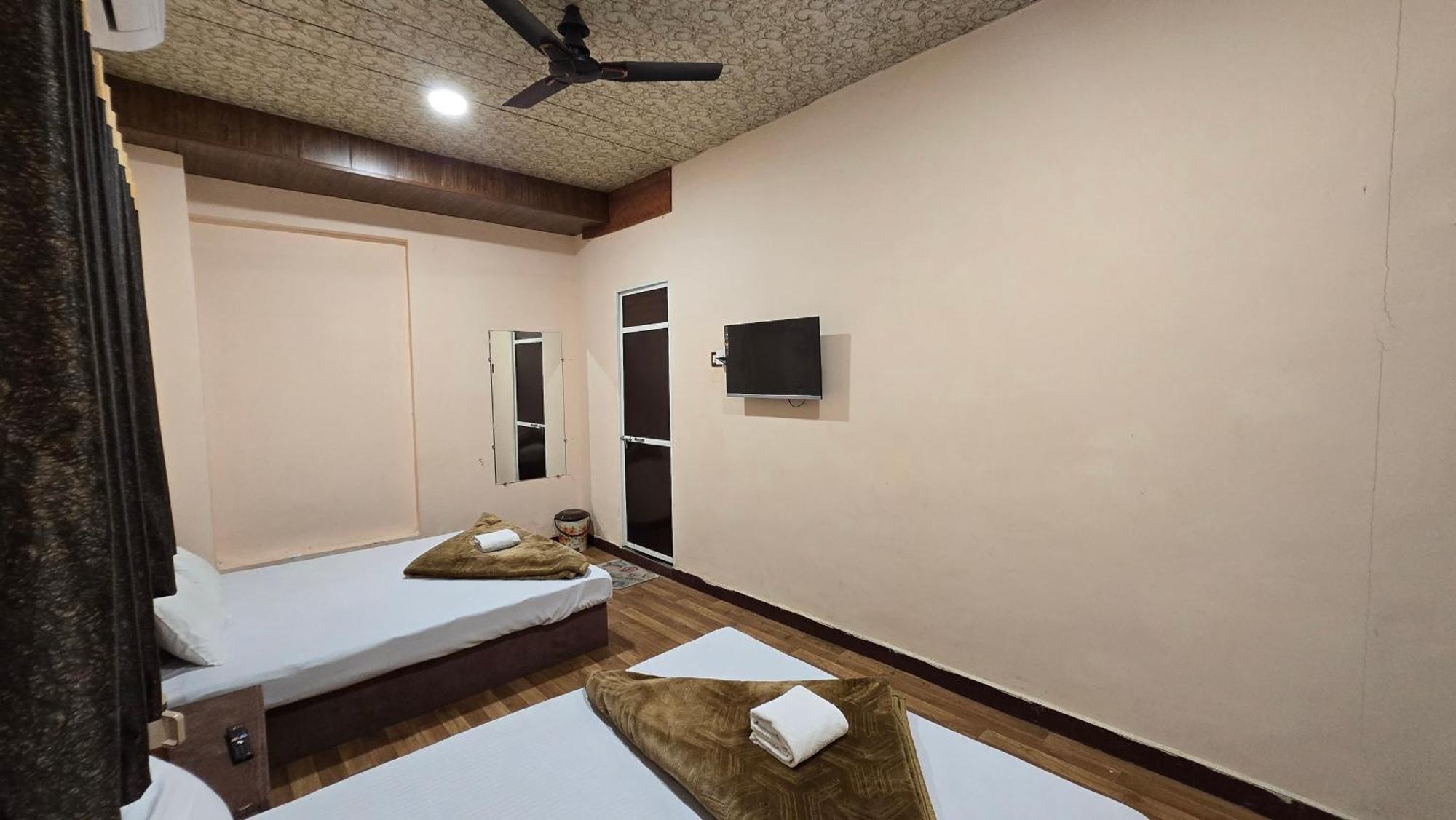 Hotel Maheshwari Green'S Ujjain Ngoại thất bức ảnh