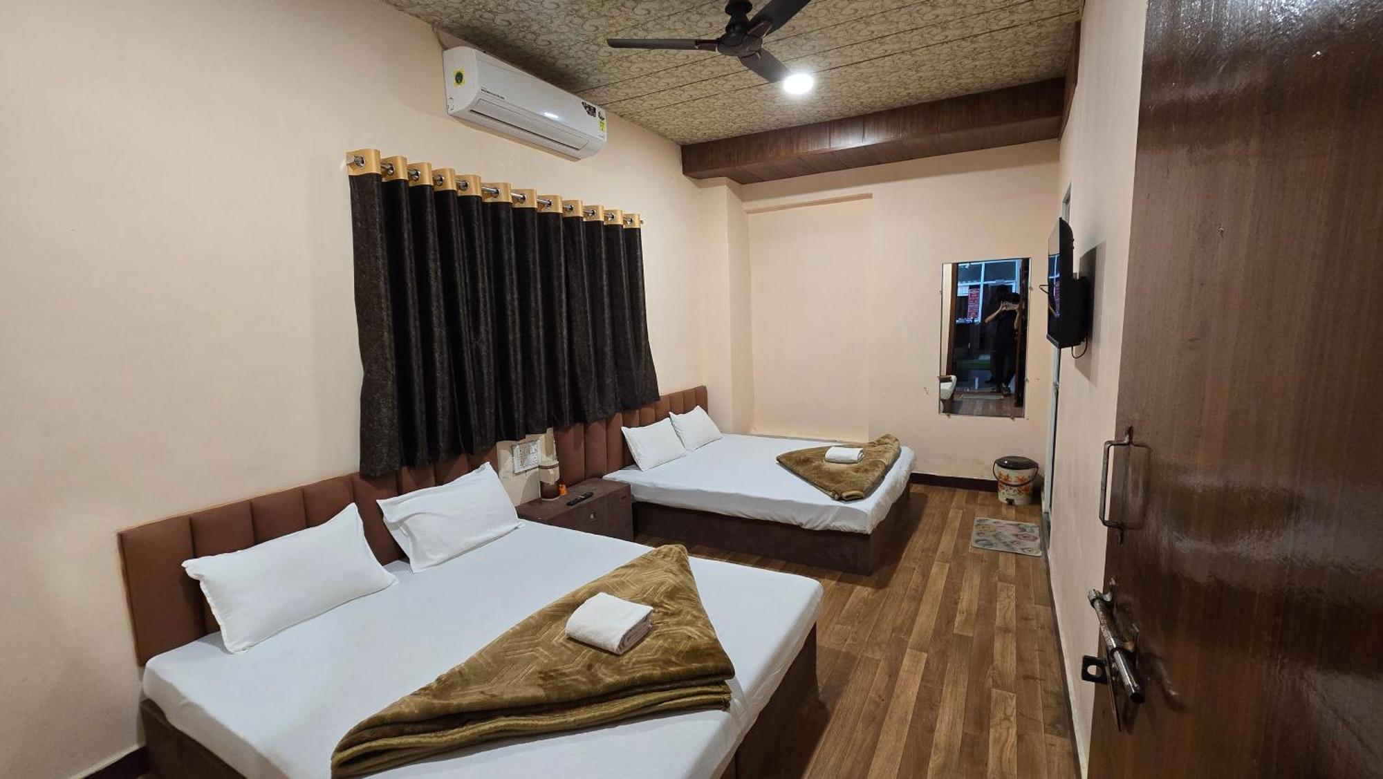 Hotel Maheshwari Green'S Ujjain Ngoại thất bức ảnh