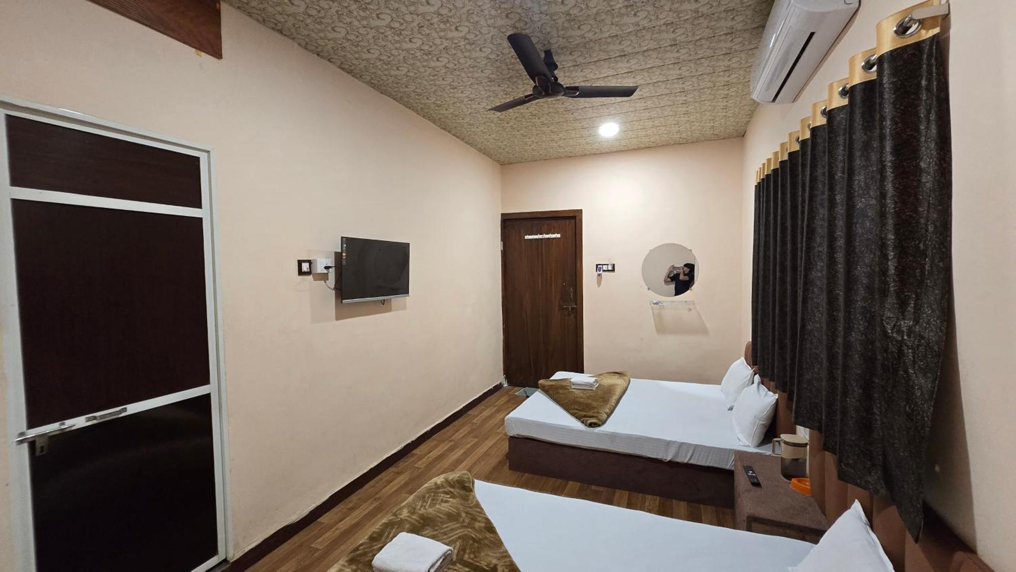 Hotel Maheshwari Green'S Ujjain Ngoại thất bức ảnh